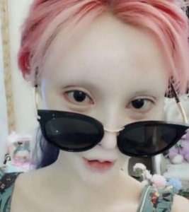 ​快手“网红芭比”，从素颜变成芭比娃娃，网友：化妆太重要了