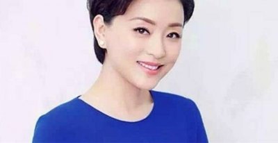 ​50岁杨澜一家近照曝光，老公肥头大耳，如今女儿颜值随了爸爸