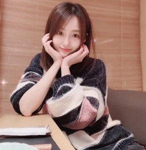 ​小七被称为最美的腾讯女主播，堪称主播界的一道靓丽风景线！