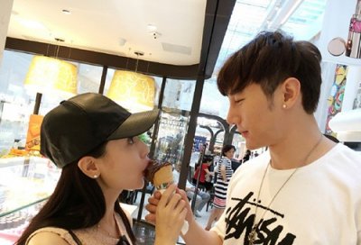 ​白冰老公丁一是什么身份 被曝家里很有钱