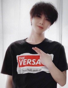 ​华晨宇前女友照片被公开，颜值惊艳全场，难怪花花久久不能忘怀