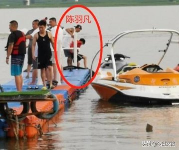 ​陈羽凡带儿子出游，白衣女子紧随！视频曝光后网友直呼：女子身份不简单