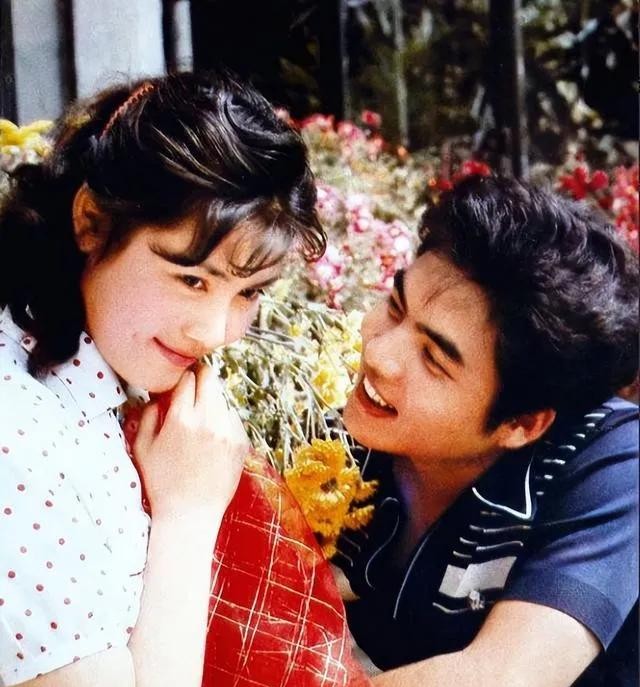 周慧敏岁月不留痕依旧好靓（冻龄30年女神替防疫加油）