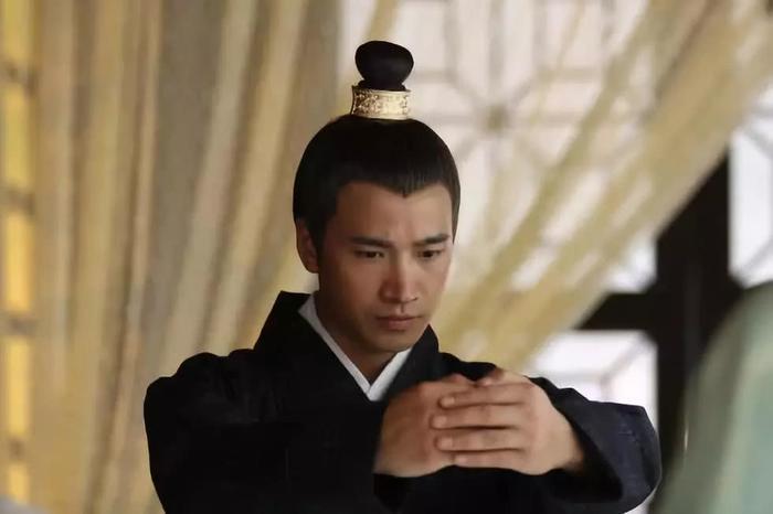 某网剧剧组P图，改了何晟铭的全家福