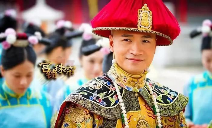 某网剧剧组P图，改了何晟铭的全家福