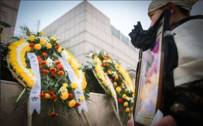 ​郑州90后患癌女孩冯莹追悼会举行,她变成童话里的天使飞走了