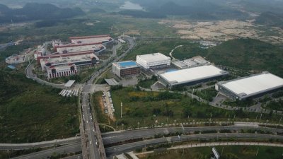 ​宁吉喆回应富士康大规模解聘：个例是有的 还回答了这些经济问题