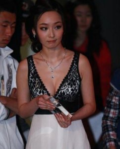 ​她是罗晋前女友，《满城尽带黄金甲》让她一脱成名，今沦落拍网剧