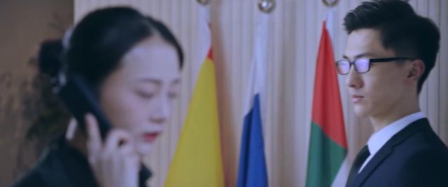 关于vr的动作电影（打着科幻旗号的爱情片）(35)