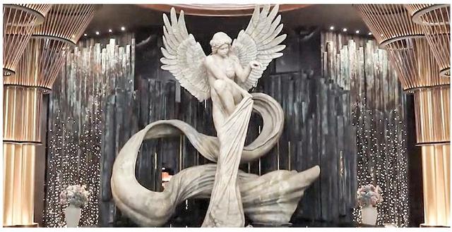 网友总结近十年现象级韩剧（19禁仍热播爆款韩剧顶楼中的豪华顶配）(9)