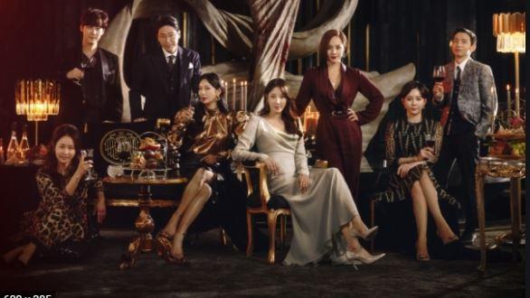 网友总结近十年现象级韩剧（19禁仍热播爆款韩剧顶楼中的豪华顶配）(1)