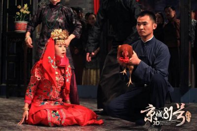 ​她被当众「强奸」，父母冷漠围观