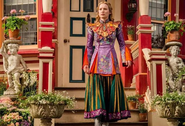 爱丽丝梦游仙境哪个版本好看（集齐三大套路可以召唤出一部爱丽丝梦游仙境）(8)