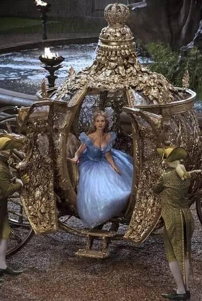 爱丽丝梦游仙境哪个版本好看（集齐三大套路可以召唤出一部爱丽丝梦游仙境）(21)