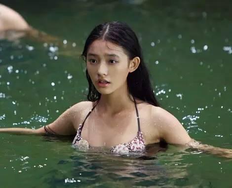 爱丽丝梦游仙境哪个版本好看（集齐三大套路可以召唤出一部爱丽丝梦游仙境）(4)