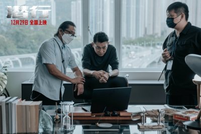 ​电影《潜行》发布“最狠监制”特辑