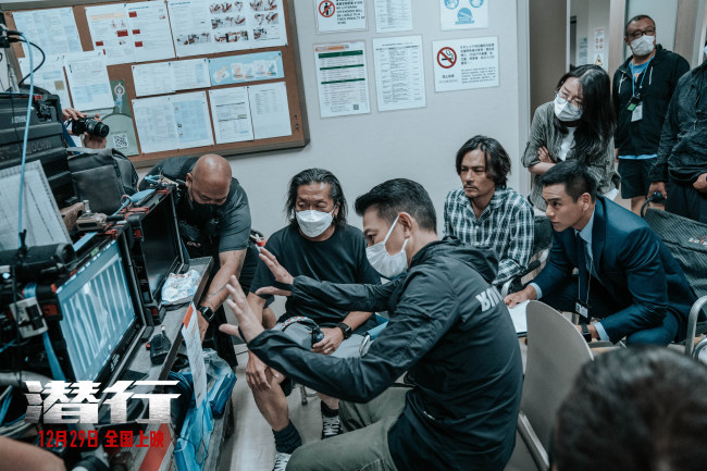 电影《潜行》发布“最狠监制”特辑