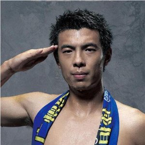 ​“徐克汉姆”徐亮：凭一脚圆月弯刀成名，钱多任性结了三次婚