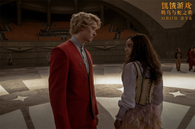 《饥饿游戏：鸣鸟与蛇之歌》曝“破局”版预告