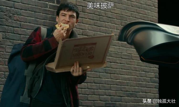 正义联盟闪电侠为什么不用电视剧的「闪电侠电影为什么不能和电视剧联动华纳也有点委屈」