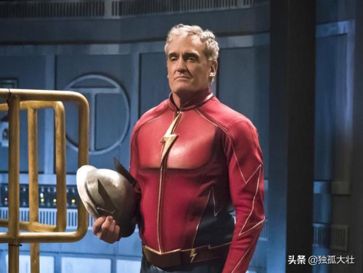 正义联盟闪电侠为什么不用电视剧的「闪电侠电影为什么不能和电视剧联动华纳也有点委屈」