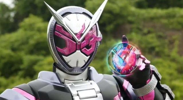 假面骑士龙骑遭肉装王蛇袭击，奥丁舍弃生存卡，双刀碾压众骑士！