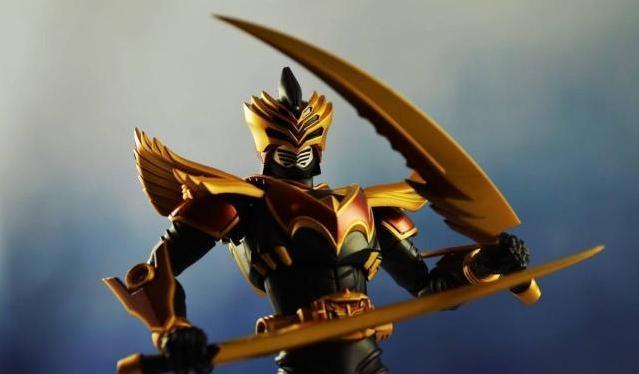 假面骑士龙骑遭肉装王蛇袭击，奥丁舍弃生存卡，双刀碾压众骑士！