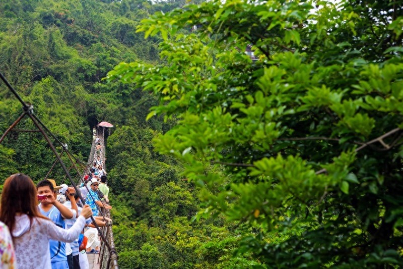 亚龙湾热带天堂森林公园,滨海山地生态观光兼生态度假型森林公园
