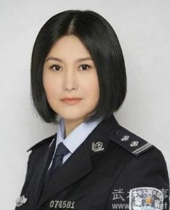 ​王茜，才华横溢的演员，家庭的幸福守护着。