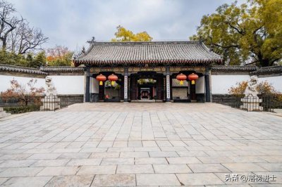 ​山东曲阜孔府，号称“天下第一家”，是仅次于明清皇宫的院落