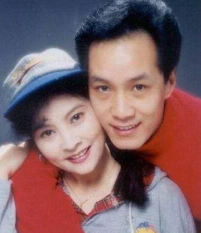 65岁梁丹妮跳6年芭蕾,小8岁的冯远征宠她26年,晒出舞照优雅美丽