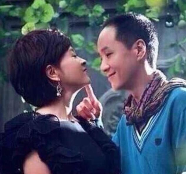 65岁梁丹妮跳6年芭蕾,小8岁的冯远征宠她26年,晒出舞照优雅美丽