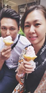 ​卓依婷晒照庆祝结婚7周年，39岁依然清新甜美，老公阳光帅气