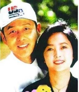 ​央视主持人变迁：张宏民老去，杜宪仍像少女丈夫陈道明却像老爷爷
