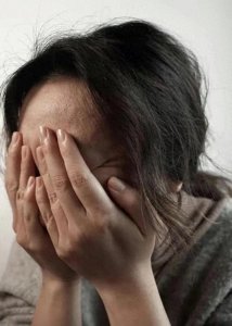 ​家暴30年报警上百次 女子遭丈夫打断腰椎住院再遭丈夫屠刀