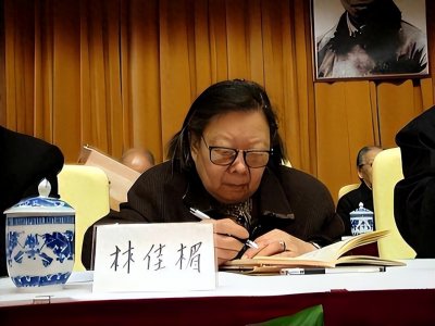 ​她是医学院毕业，丈夫官至正国级，子女都成栋梁之材，今99岁