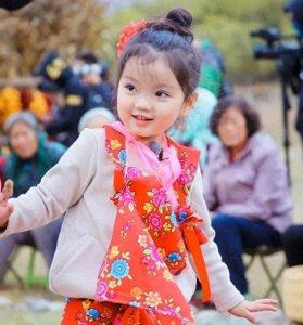​阿拉蕾惊艳写真曝光，荧屏萌娃化身小仙女，网友直呼认不出！