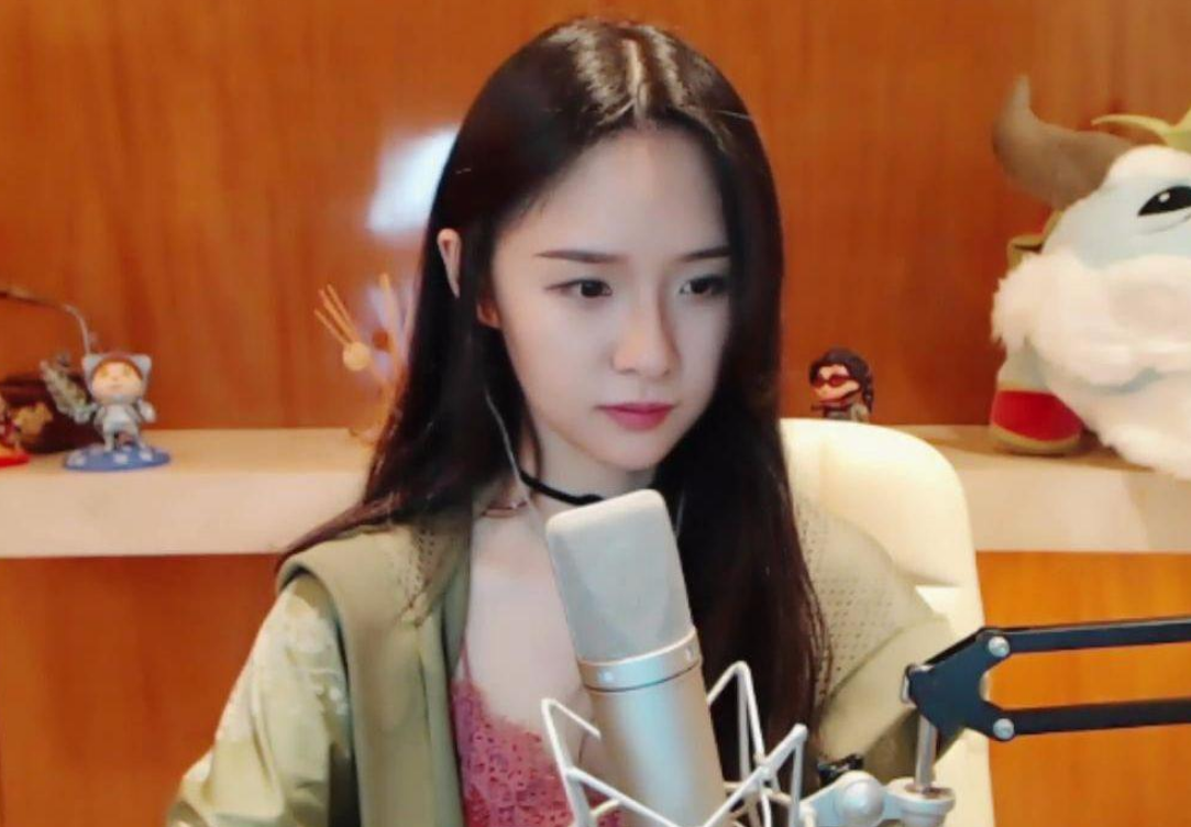 阿冷怎么不在斗鱼了 因为更重要的节目暂停了斗鱼直播