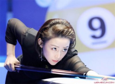 ​潘晓婷紧身裤尴尬阴沟 各种紧身裤秀出大长腿美轮美奂