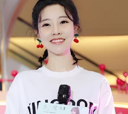 冯提莫到底有多高?穿15厘米的高跟鞋,还是比旁边嘉宾矮一头