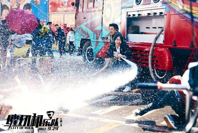 豆瓣6.8!《缝纫机乐队》能把《煎饼侠》丢的口碑找回来吗?