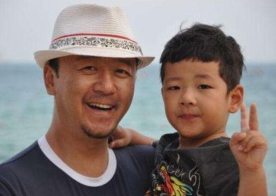 ​郭涛晒儿子石头近照 发育迅猛让人简直认不出