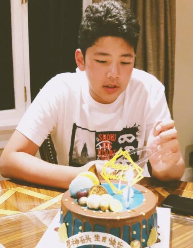 郭涛晒儿子石头近照