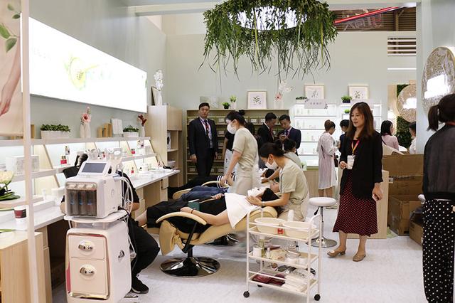 佰草集典萃玻尿酸水润安瓶面膜（直击CBE佰草集典萃推冻干面膜）(1)