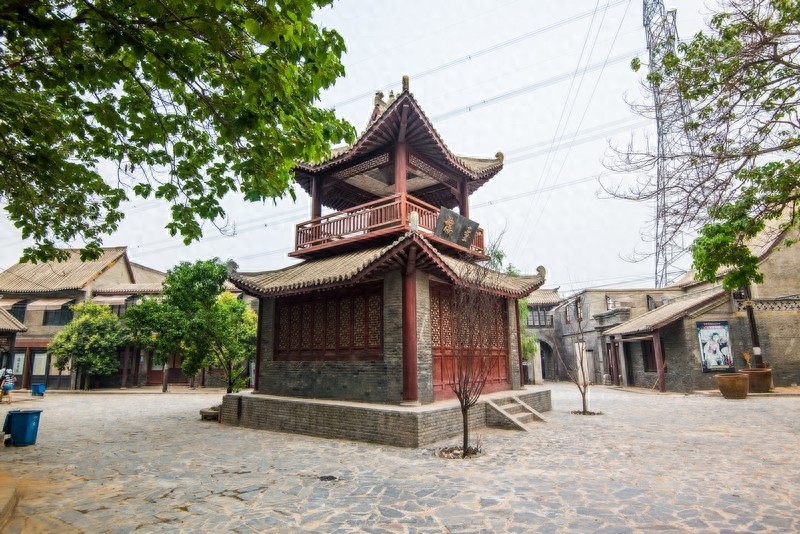 中原影视城，热门影视拍摄地，以民国时期文化为背景的仿古建筑群