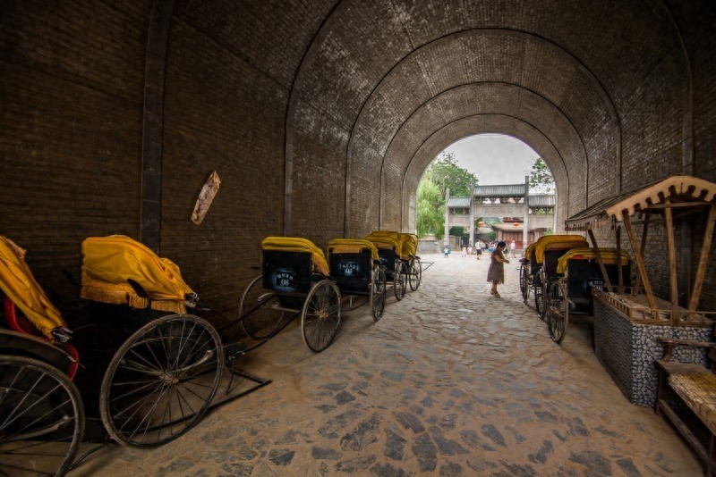 中原影视城，热门影视拍摄地，以民国时期文化为背景的仿古建筑群