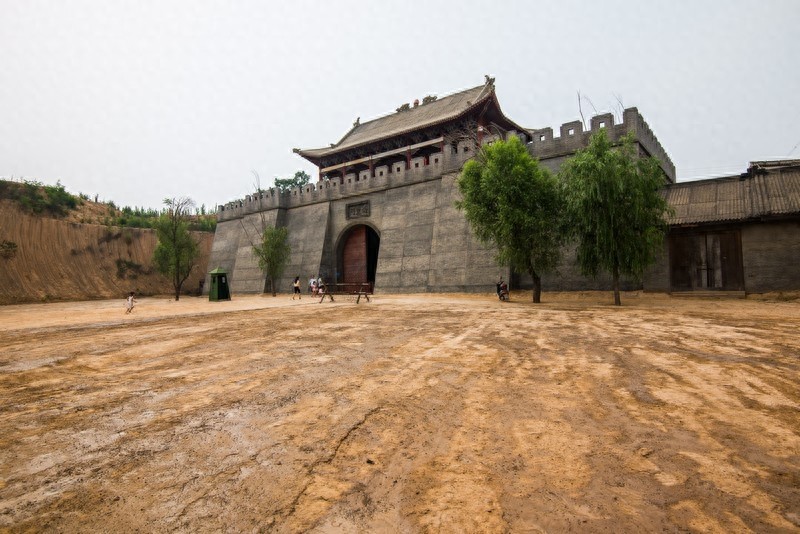 中原影视城，热门影视拍摄地，以民国时期文化为背景的仿古建筑群