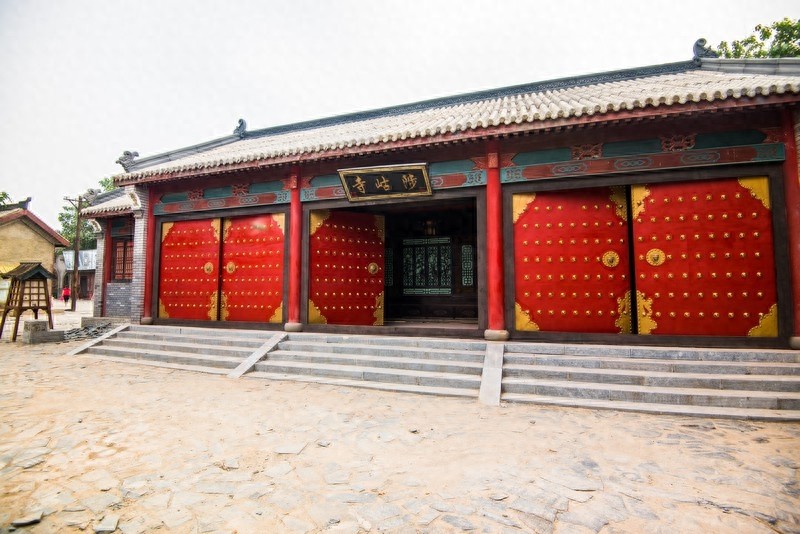 中原影视城，热门影视拍摄地，以民国时期文化为背景的仿古建筑群