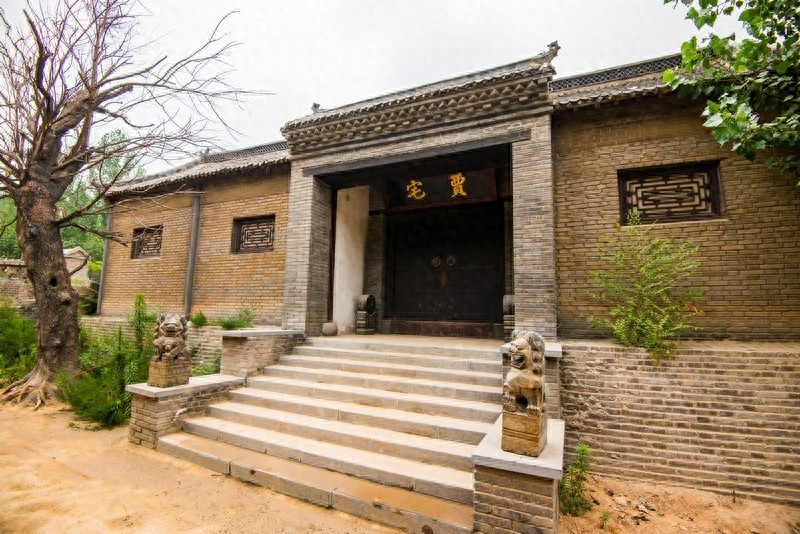 中原影视城，热门影视拍摄地，以民国时期文化为背景的仿古建筑群