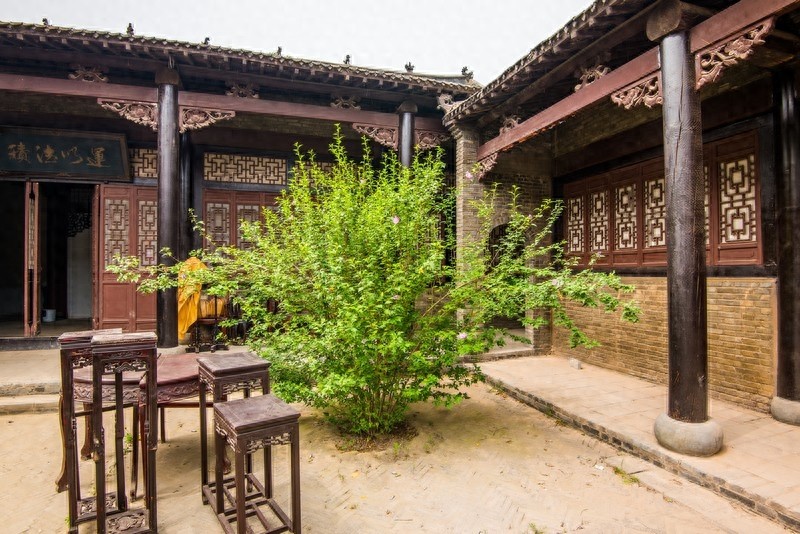 中原影视城，热门影视拍摄地，以民国时期文化为背景的仿古建筑群